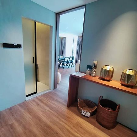 Roxy Beach Resort Sematan Bagian luar foto
