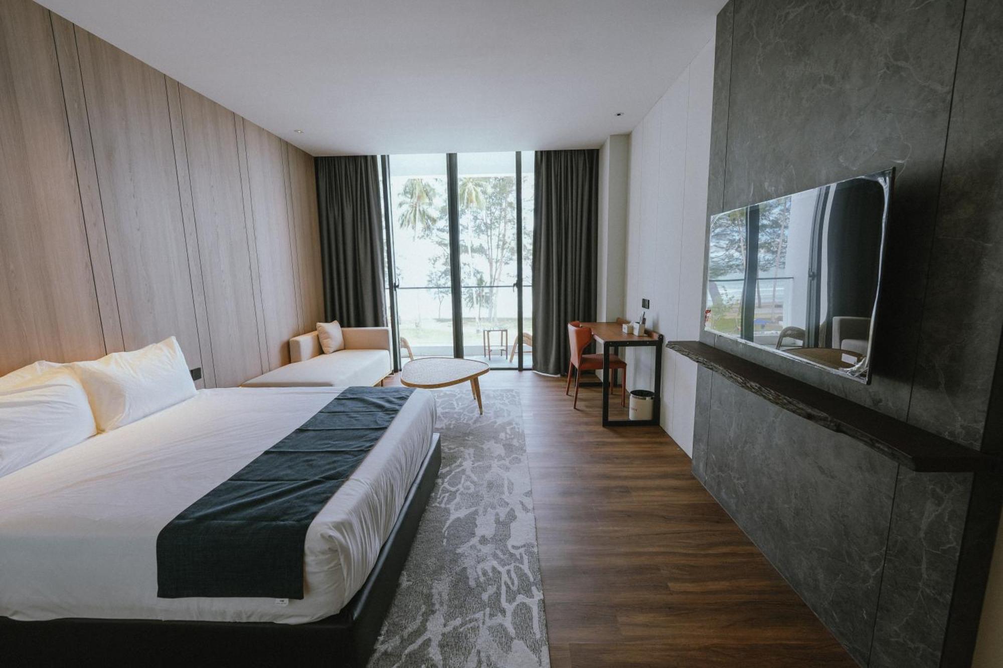Roxy Beach Resort Sematan Bagian luar foto