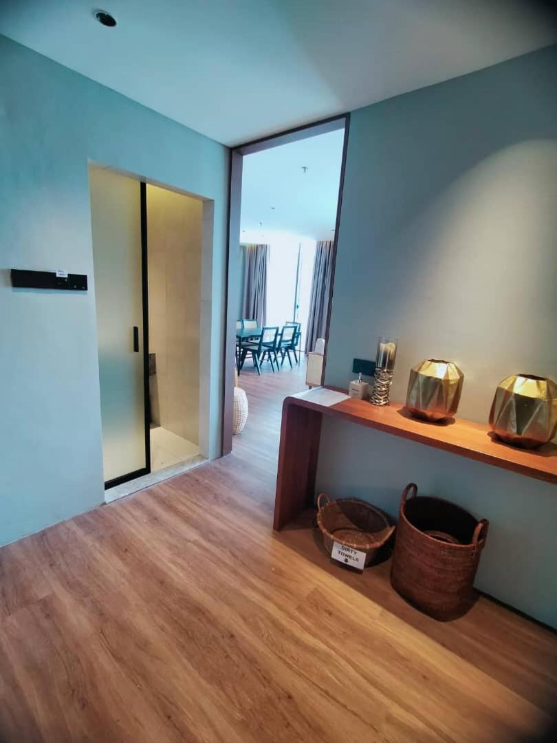 Roxy Beach Resort Sematan Bagian luar foto
