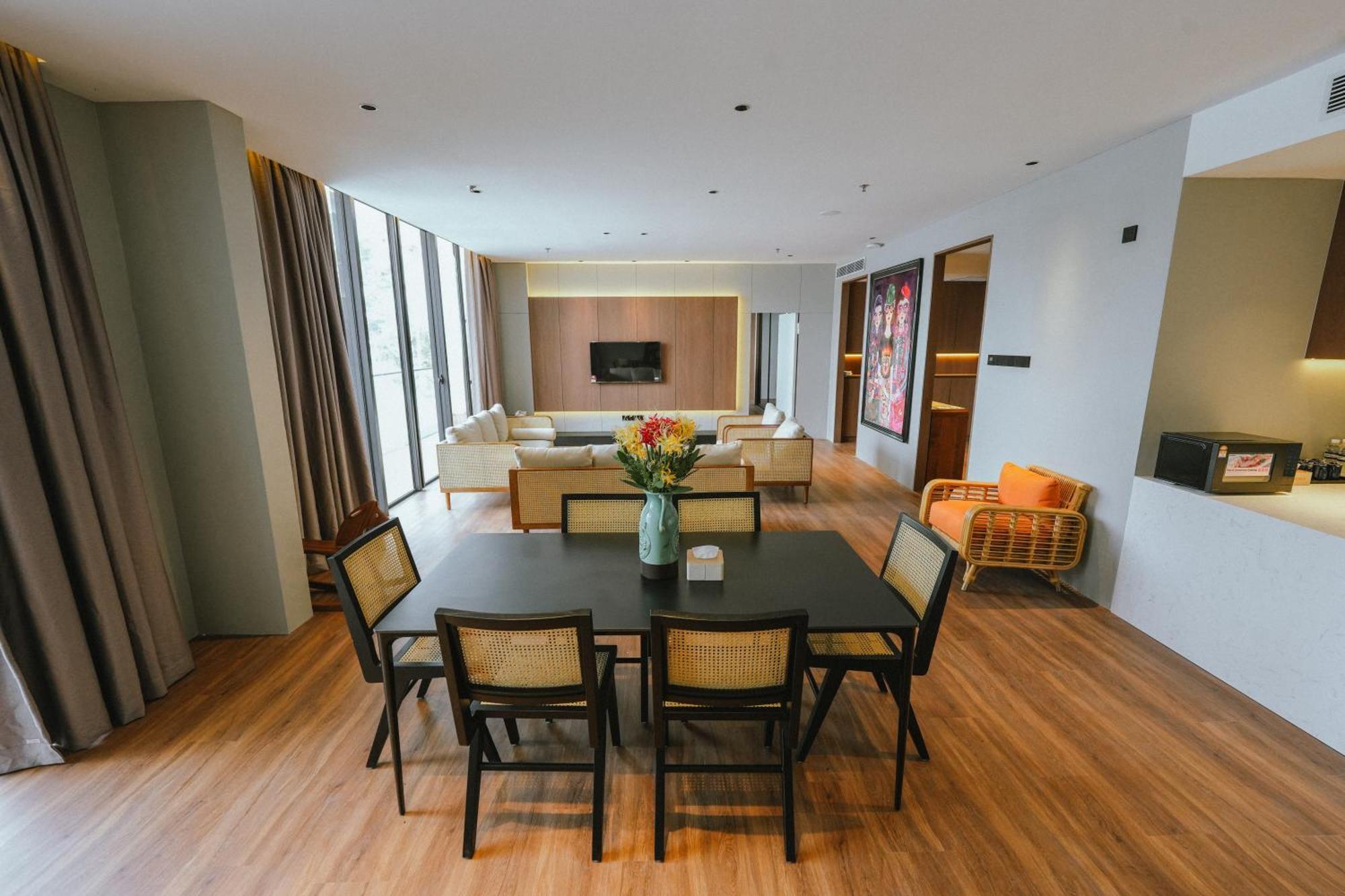 Roxy Beach Resort Sematan Bagian luar foto