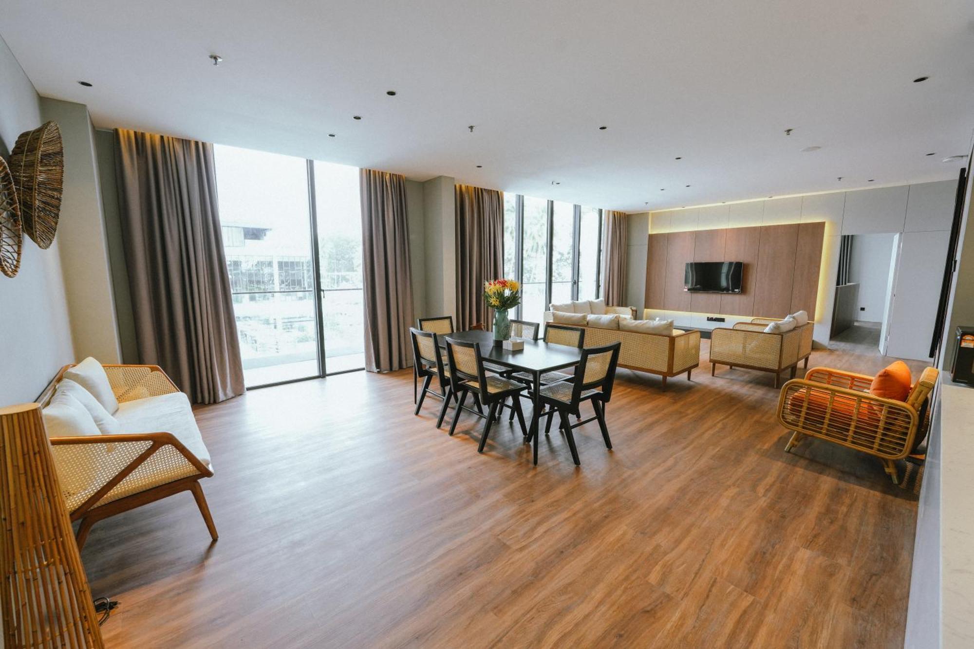 Roxy Beach Resort Sematan Bagian luar foto