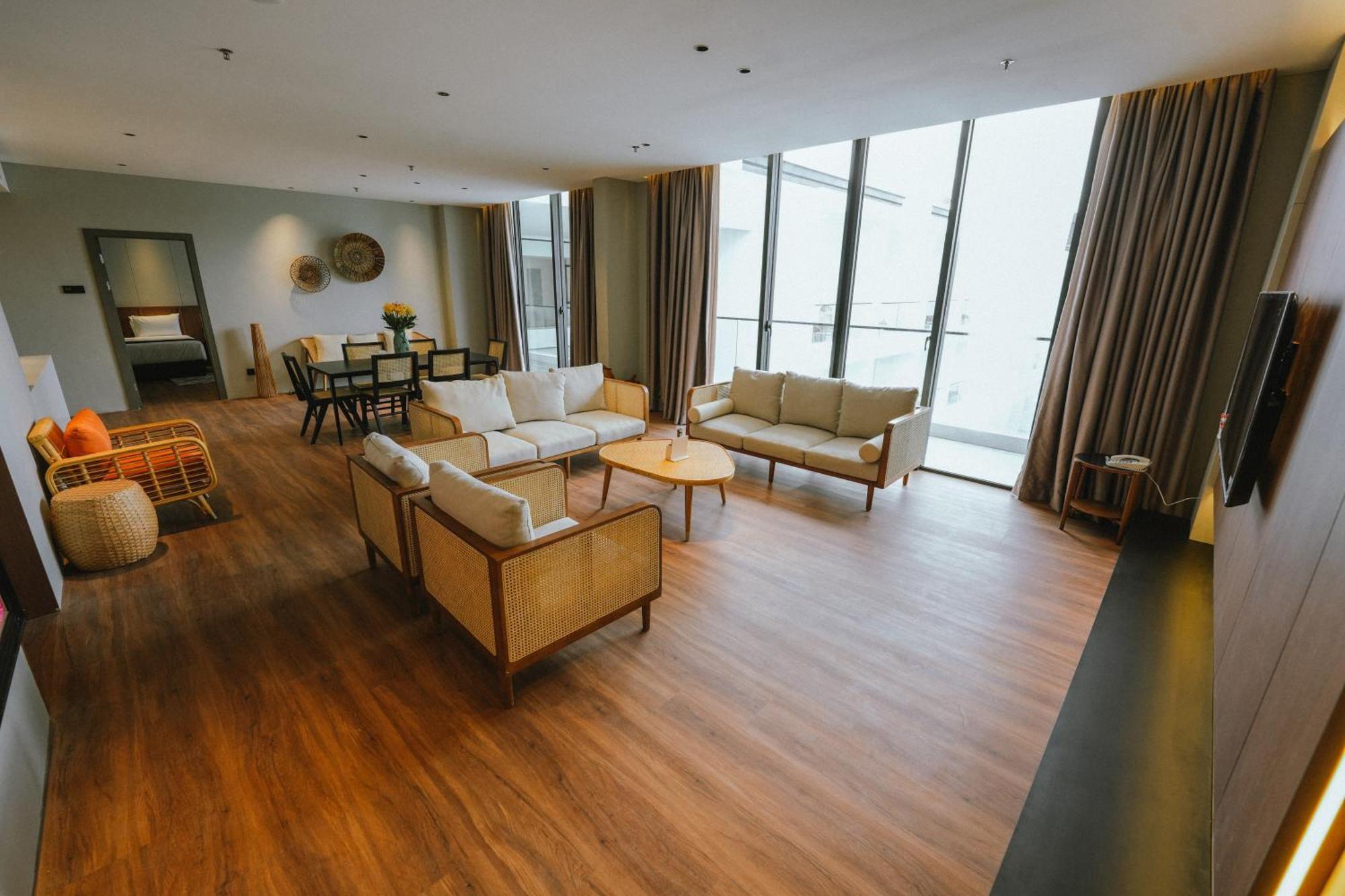 Roxy Beach Resort Sematan Bagian luar foto