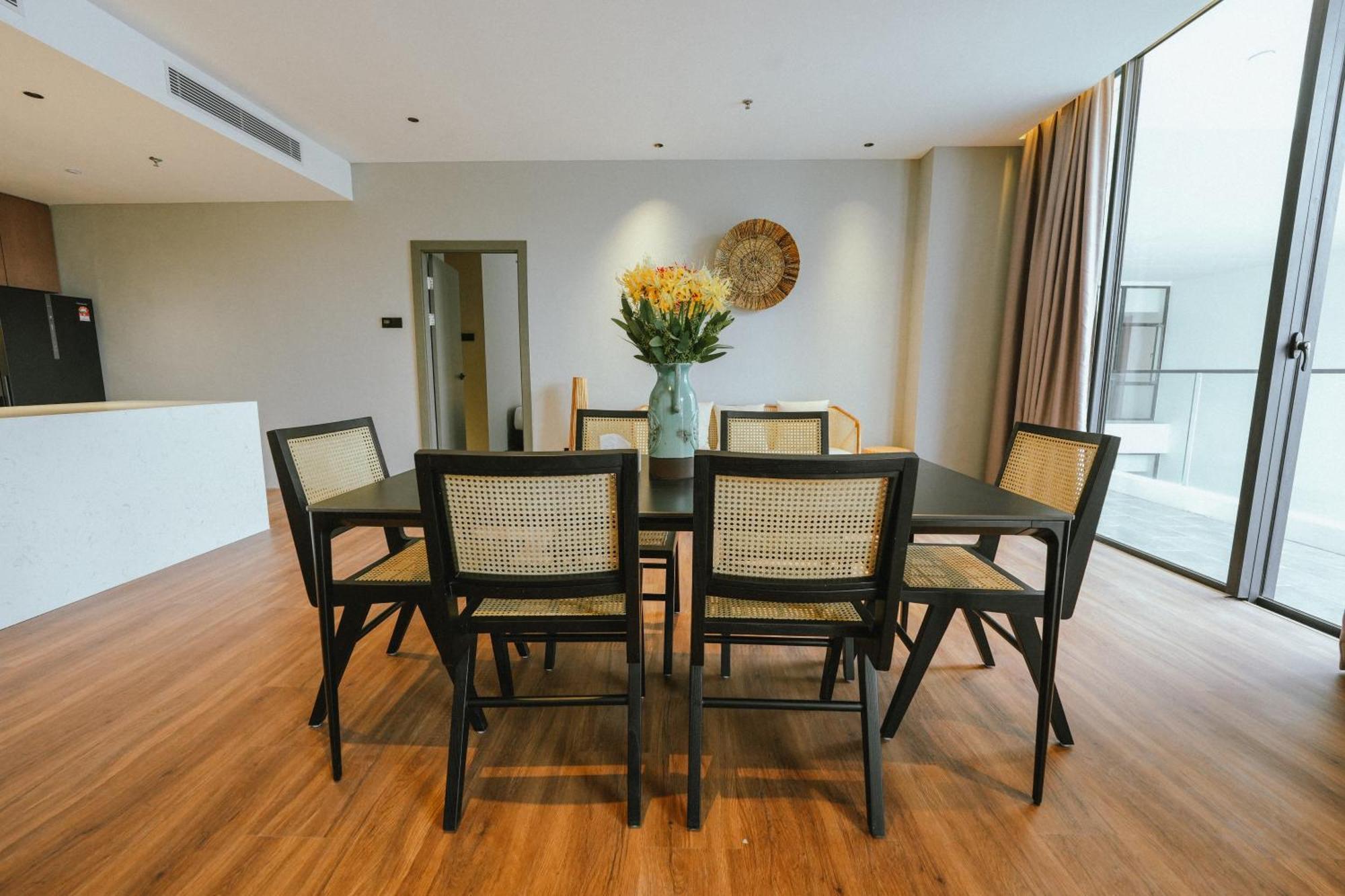 Roxy Beach Resort Sematan Bagian luar foto