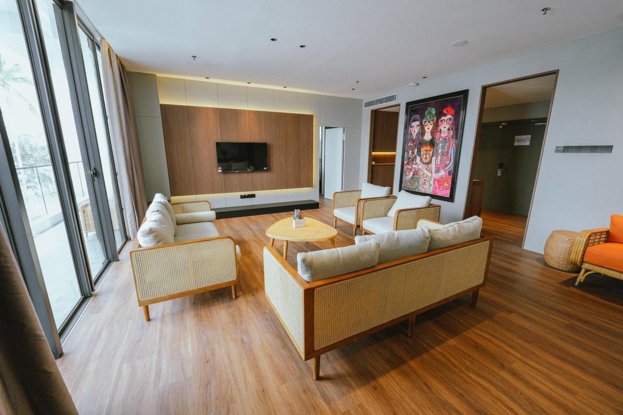 Roxy Beach Resort Sematan Bagian luar foto