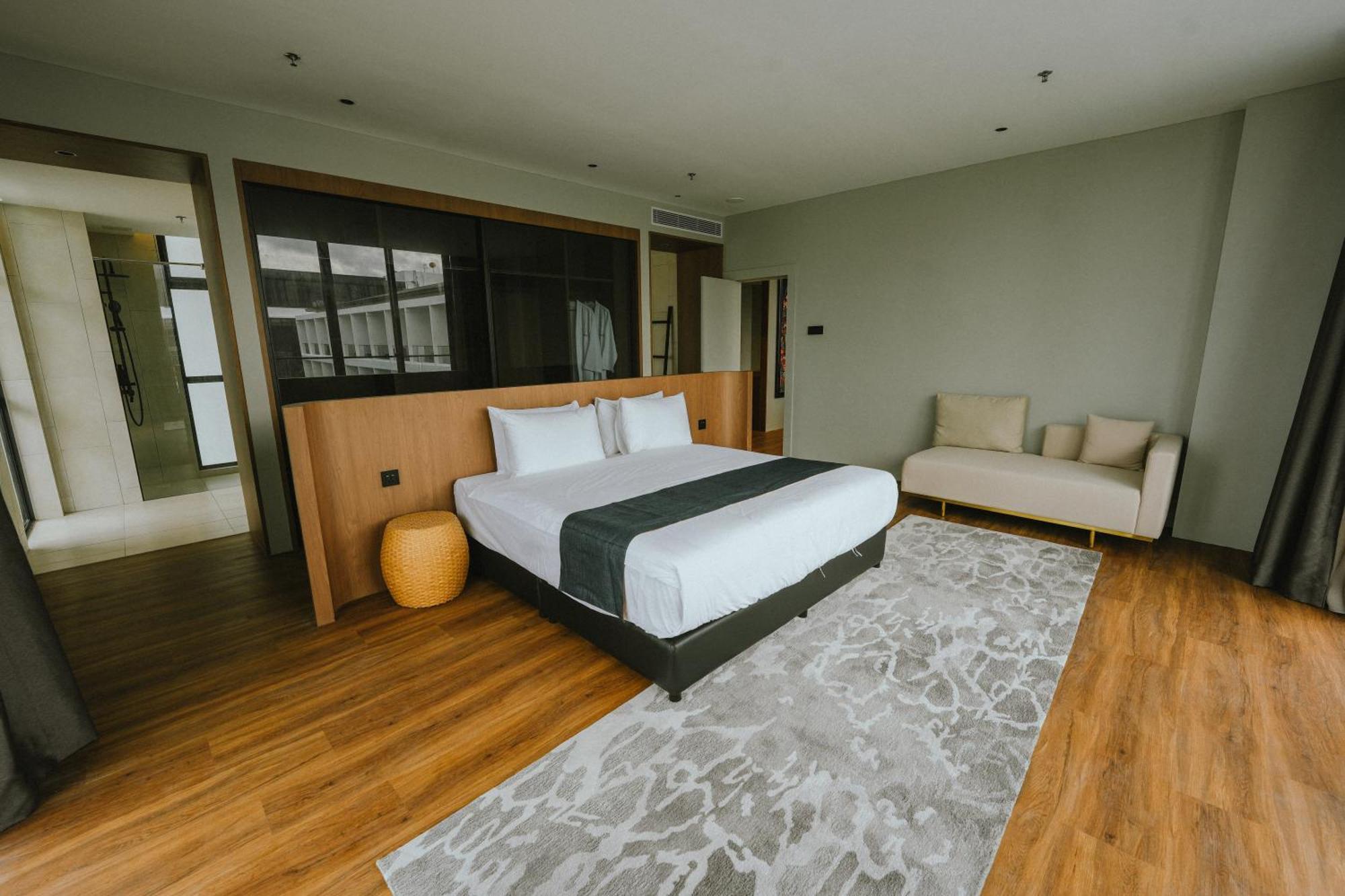 Roxy Beach Resort Sematan Bagian luar foto