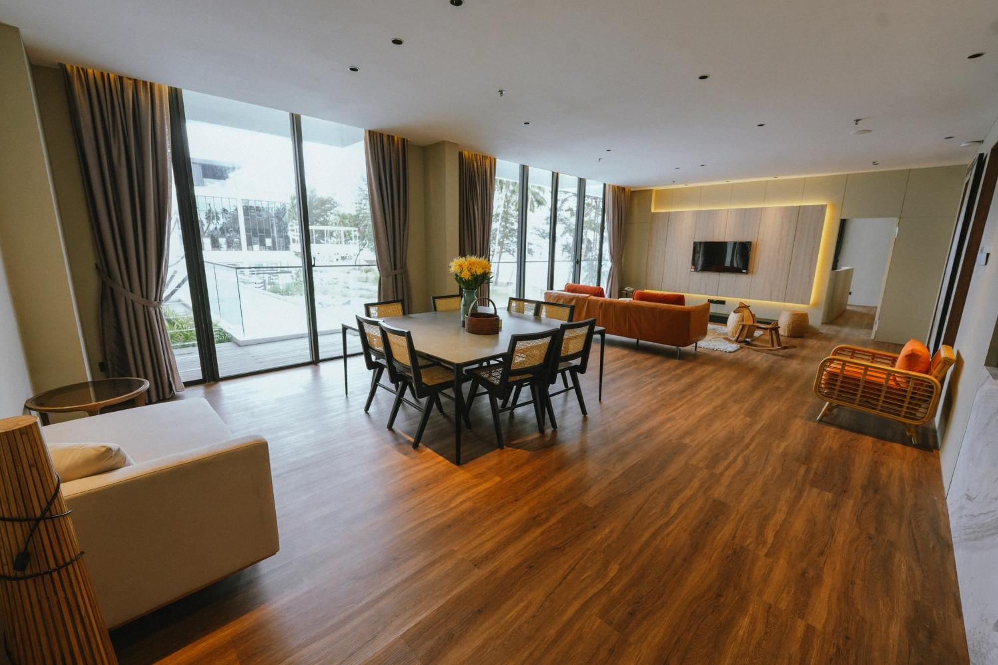 Roxy Beach Resort Sematan Bagian luar foto