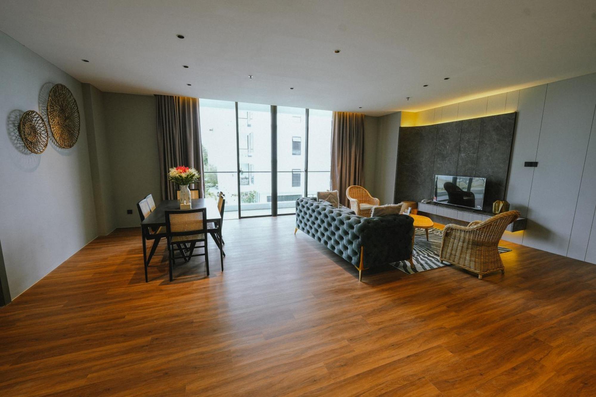 Roxy Beach Resort Sematan Bagian luar foto