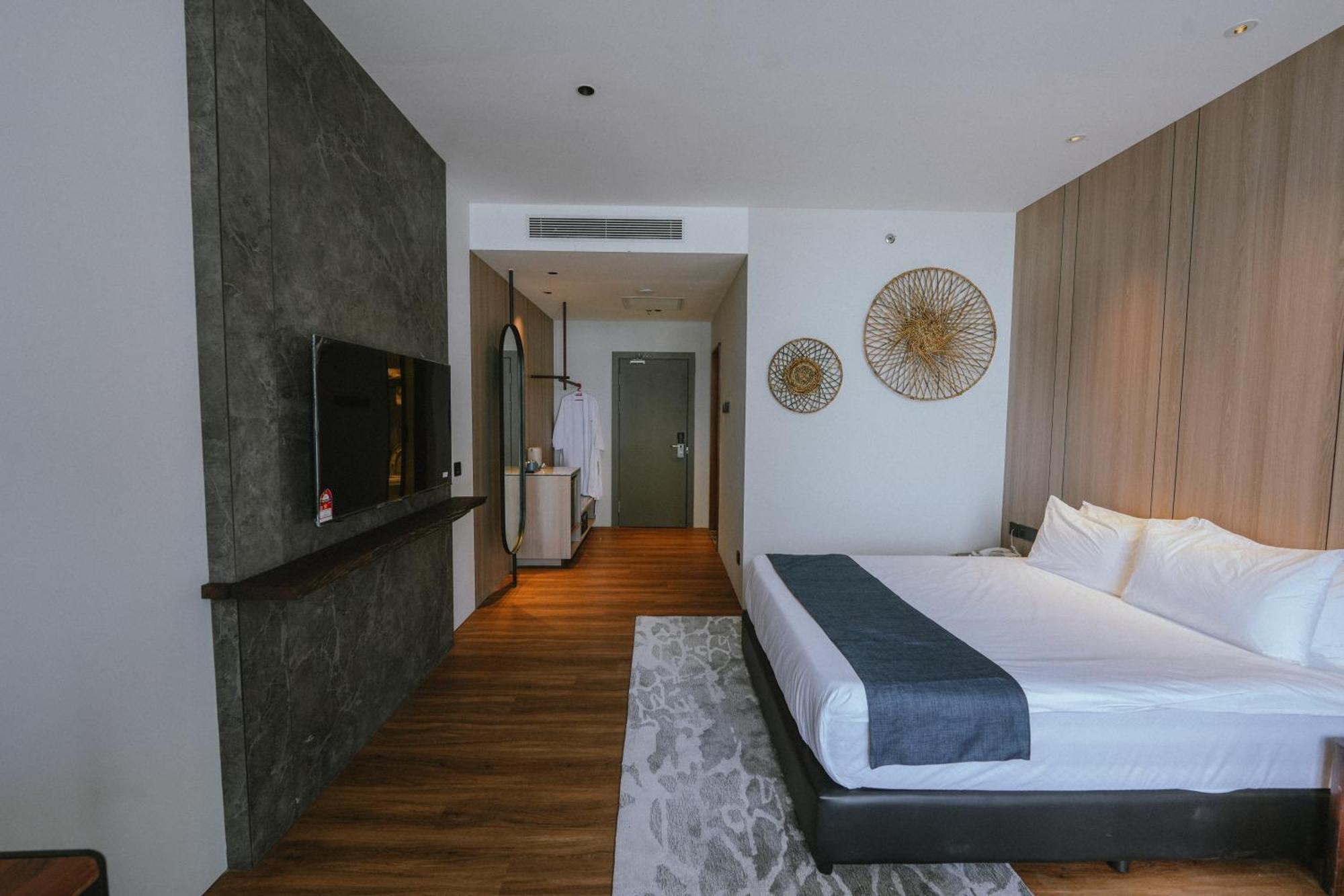 Roxy Beach Resort Sematan Bagian luar foto