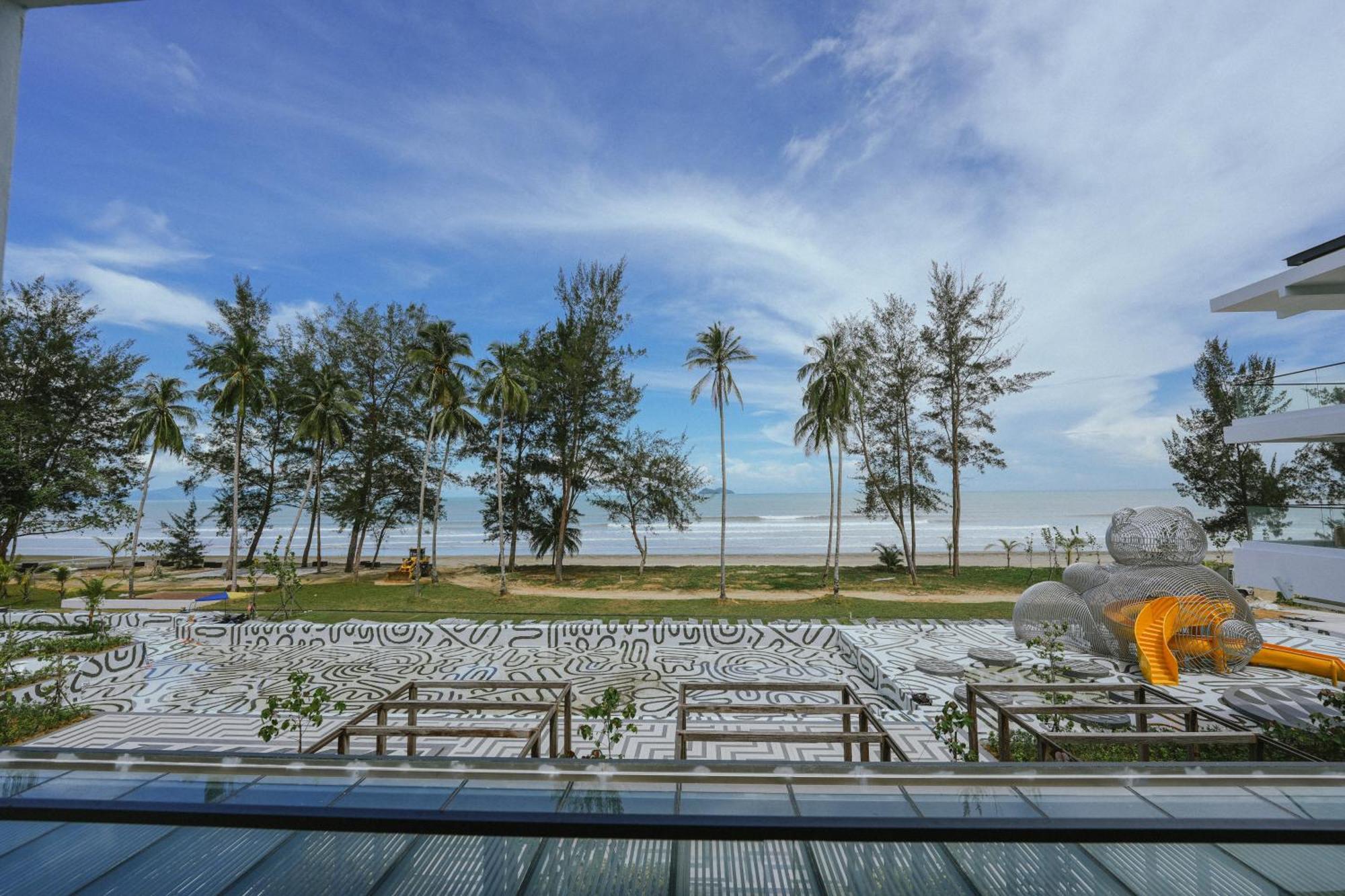 Roxy Beach Resort Sematan Bagian luar foto